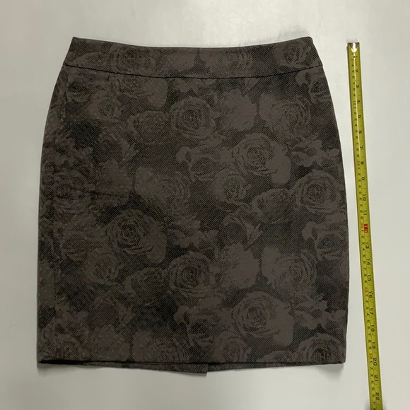 Ann Taylor Pencil Skirt, Size 8P - Picture 3 of 7